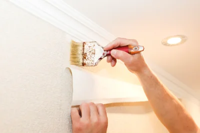 Pose de papier peint à Plouvorn — revêtements muraux et toiles de verre